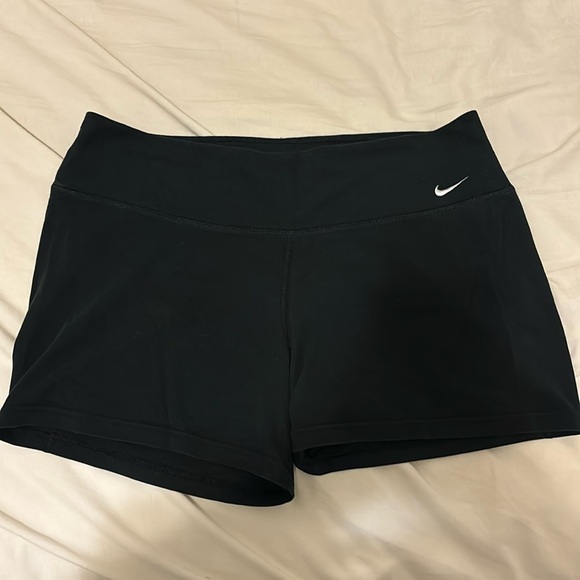 Nike gym shorts - Picture 1 of 3